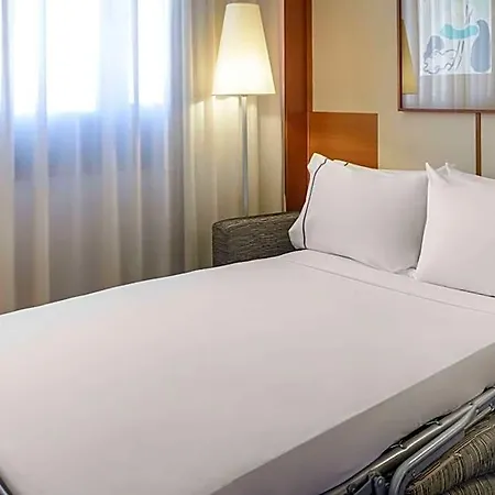Ac By Marriott מלון
